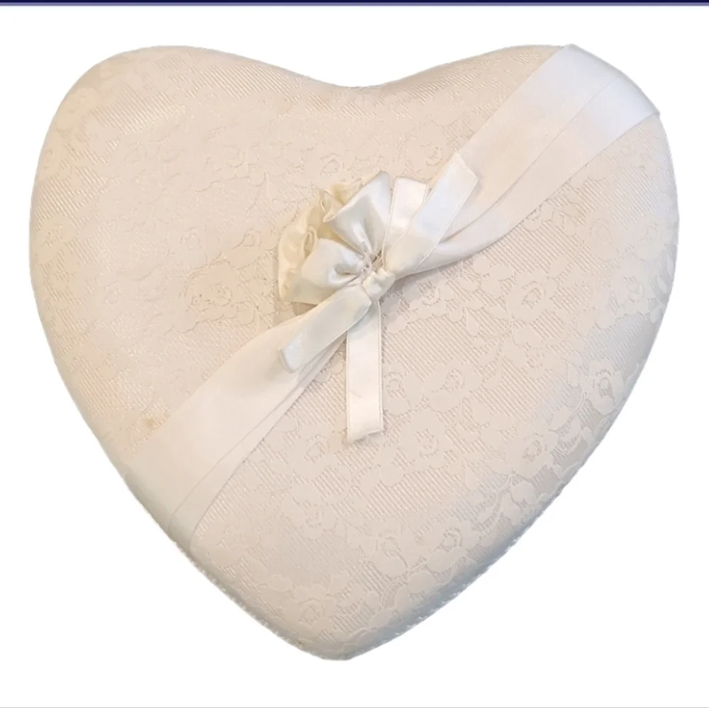 𝅺HEART Shaped Padded Lace Gift Box
